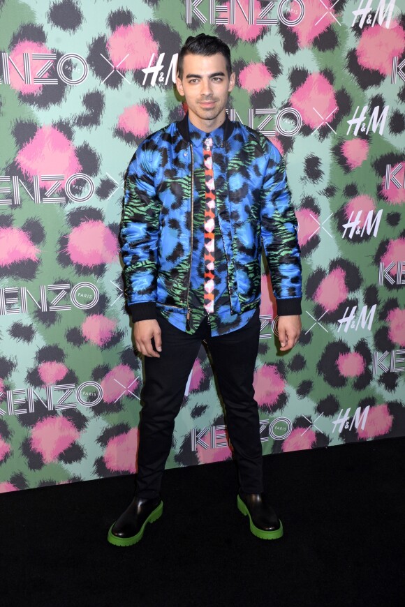 Joe Jonas lors du lancement de la collection capsule Kenzo pour H&M ''Kenzo x H&M'' au Pier 36 à New York, le 19 octobre 2016. © Future-Image via ZUMA Press/Bestimage