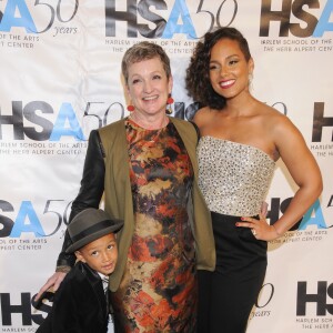 Alicia Keys, son fils Egypt et sa mère Terria Joseph assistent au 50e anniversaire de la Harlem School of the Arts organisé au Plaza Hotel de New York le 5 octobre 2015.