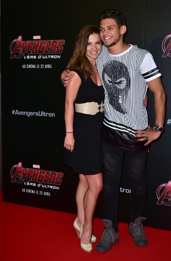Rayane Bensetti et sa compagne Denitsa Ikonomova - Avant-première du film "Avengers : L'ère d'Ultron" au cinéma UGC Normandie à Paris, le 21 avril 2015.