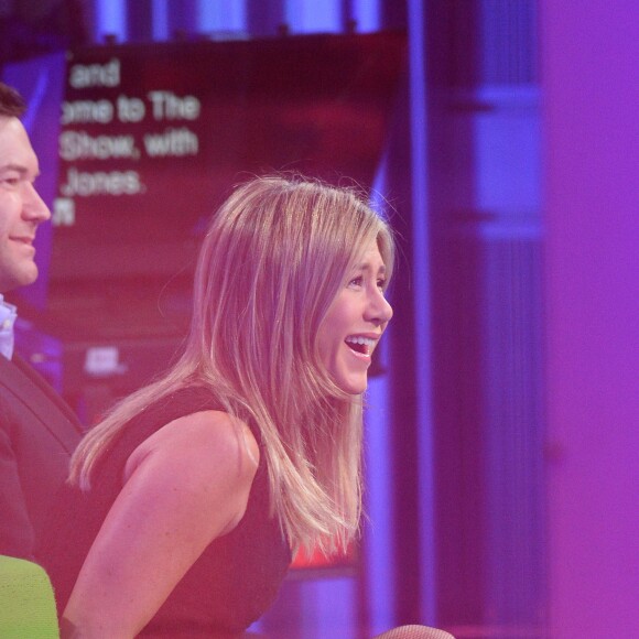 Jennifer Aniston sur le plateau de l'émission "The One Show" présentée par Alex Jones enceinte dans les studios de la BBC à Londres, Royaume Uni, le 21 novembre 2016
