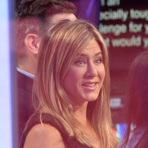Jennifer Aniston sur le plateau de l'émission "The One Show" présentée par Alex Jones enceinte dans les studios de la BBC à Londres, Royaume Uni, le 21 novembre 2016.