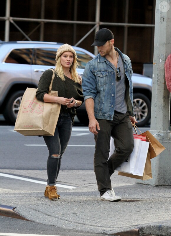Hilary Duff et son compagnon Jason Walsh font du shopping à Manhattan le 24 septembre 2016