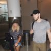 Hilary Duff et son compagnon Jason Walsh à l'aéroport Lax de Los Angeles le 10 novembre 2016