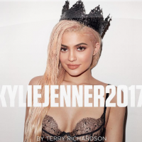 Kylie Jenner sort son calendrier très sexy signé Terry Richardson