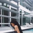 Kylie Jenner se la coule douce en bikini sexy. Photo publiée sur Instagram le 4 décembre 2016.