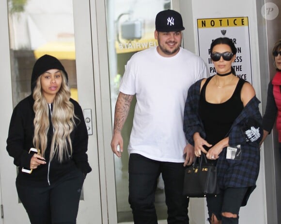 Kim Kardashian est allée déjeuner avec son frère Rob Kardashian et sa fiancée Blac Chyna à Beverly Hills, le 26 avril 2016