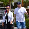 Rob Kardashian et sa fiancée Blac Chyna se promènent dans les rues de Los Angeles, le 6 avril 2016