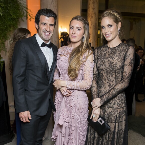Exclusif - Daniela Figo (robe Gaultier Paris par Jean Paul Gaultier) et ses parents Luís Figo et sa femme Helen Svedin au 24e Bal des Débutantes à l'hôtel Peninsula à Paris, le 26 novembre 2016.