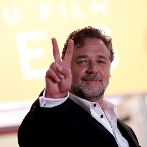 Russell Crowe lors de la Montée des marches du film "The Nice Guys" lors du 69ème Festival International du Film de Cannes. Le 15 mai 2016. © Borde-Jacovides-Moreau/Bestimage