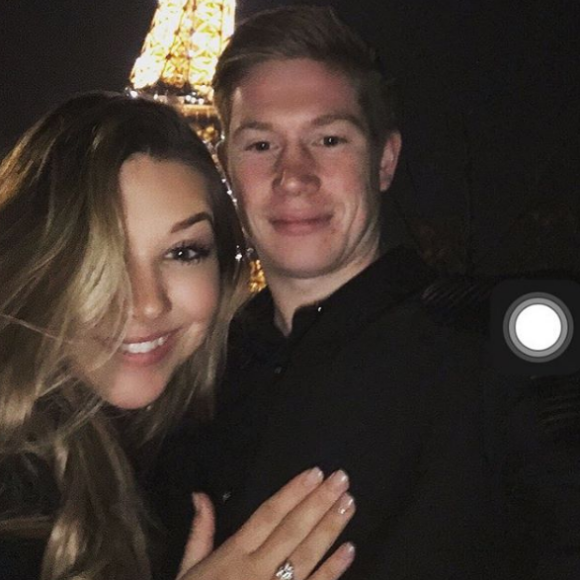 Kevin De Bruyne a demandé la main de sa compagne Michèle Lacroix devant la Tour Eiffel. Photo postée sur Intagram le 7 décembre 2016.
