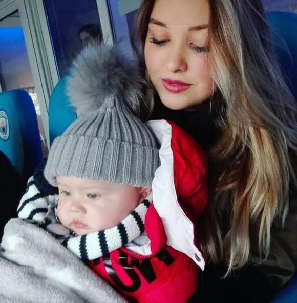 Michèle Lacroix, la compagne de Kevin De Bruyne, avec leur fils Mason. Photo postée sur Instagram en décembre 2016.
