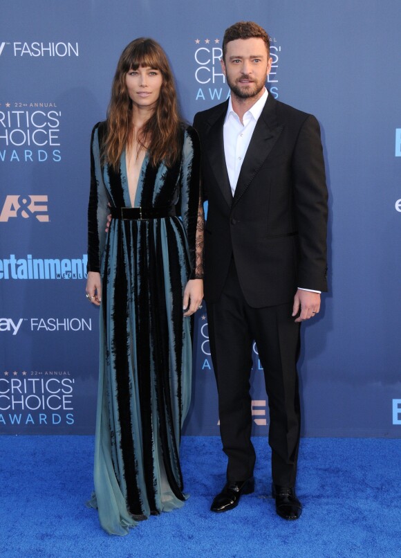 Jessica Biel et son mari Justin Timberlake à la cérémonie des Critics' Choice Awards au Barker Hangar à Santa Monica, le 11 novembre 2016