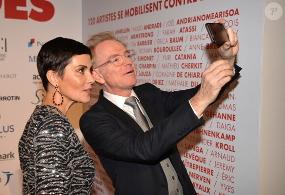 Cristina Cordula et Mac Lesggy (selfie) - 6ème édition du dîner de charité "Link" en soutien à l'association AIDES au Pavillon Cambon à Paris, le 12 décembre 2016.