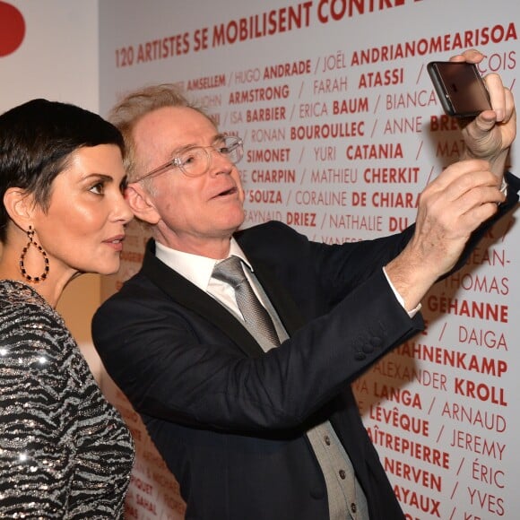 Cristina Cordula et Mac Lesggy (selfie) - 6ème édition du dîner de charité "Link" en soutien à l'association AIDES au Pavillon Cambon à Paris, le 12 décembre 2016.