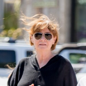 Exclusif - Shannen Doherty et sa mère Rosa sont allées faire du shopping à Malibu, le 26 juillet 2016. Elle porte un bandana sur la tête. L'actrice de la série "The Beverly Hills 90210" se bat depuis mars 2015 contre un cancer du sein.