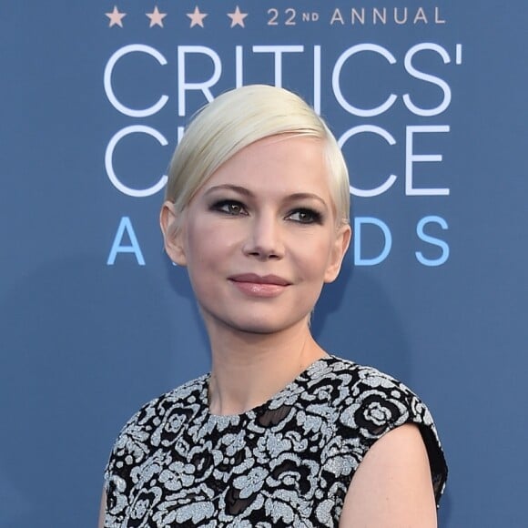 Michelle Williams à la 22ème soirée annuelle Critics' Choice Awards au Barker Hangar à Santa Monica, le 11 décembre 2016