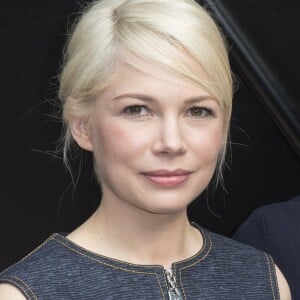 Michelle Williams au défilé Louis Vuitton prêt-à-porter collection Automne-Hiver 2015-2016 à Paris, le 11 mars 2015.