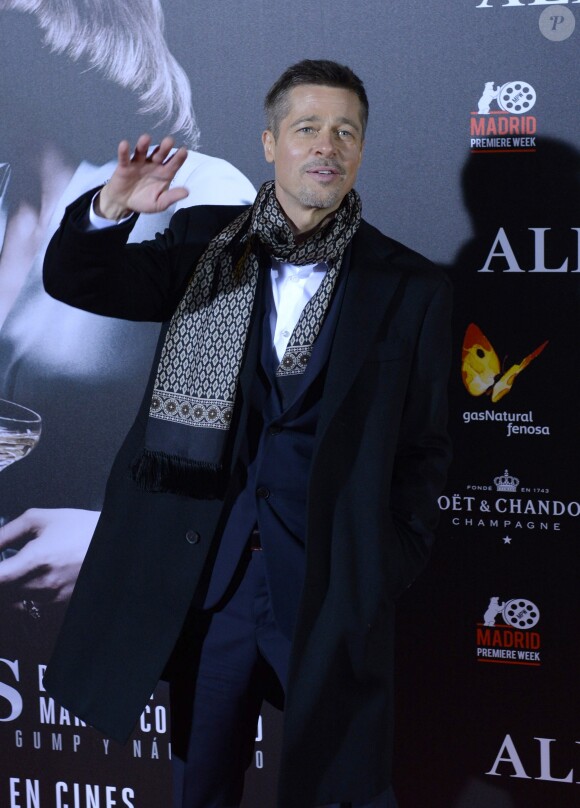 Brad Pitt lors de la première de "Alliés" (Allied) au cinéma Callao à Madrid, Espagne, le 22 novembre 2016.
