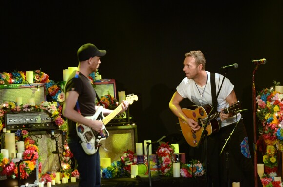 Jonny Buckland (Coldplay), Chris Martin (Coldplay) sur le plateau de l'émission TV "Che tempo che Fa" à Milan en Italie le 13 novembre 2016.