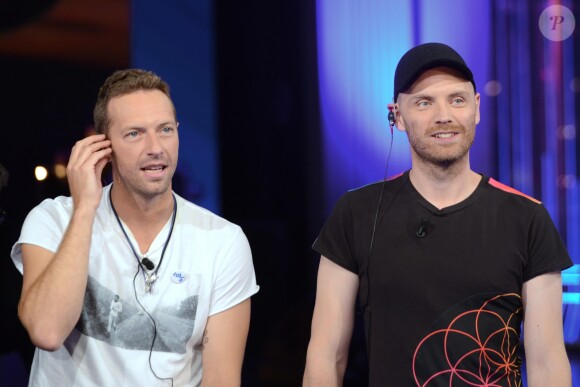 Chris Martin (Coldplay), Jonny Buckland (Coldplay) sur le plateau de l'émission TV "Che tempo che Fa" à Milan en Italie le 13 novembre 2016.