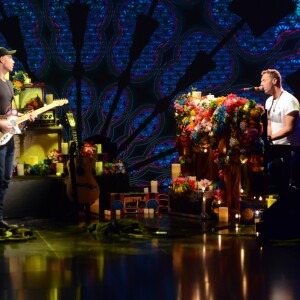 Jonny Buckland (Coldplay), Chris Martin (Coldplay)  sur le plateau de l'émission TV "Che tempo che Fa" à Milan en Italie le 13 novembre 2016.