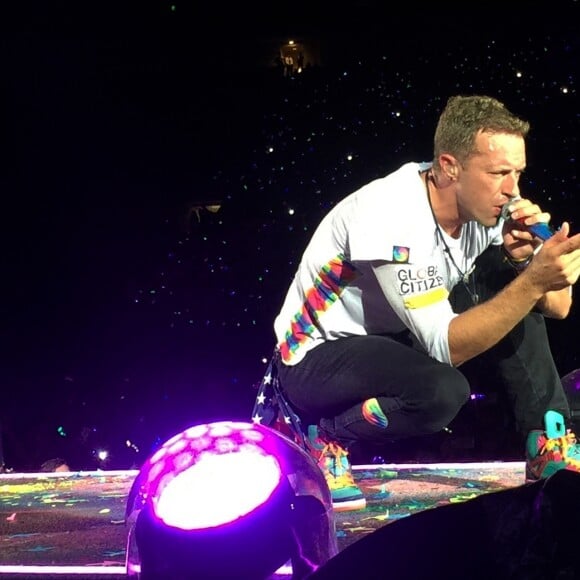 Chris Martin en concert avec Coldplay au Rose Bowl à Pasadena le 20 août 2016.