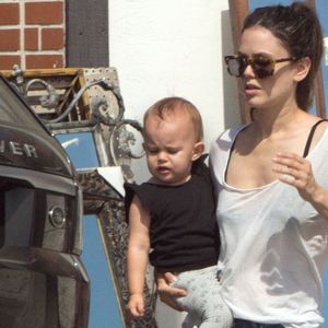 Exclusif - Rachel Bilson est allée déjeuner avec sa fille Briar à Los Angeles, le 20 septembre 2016
