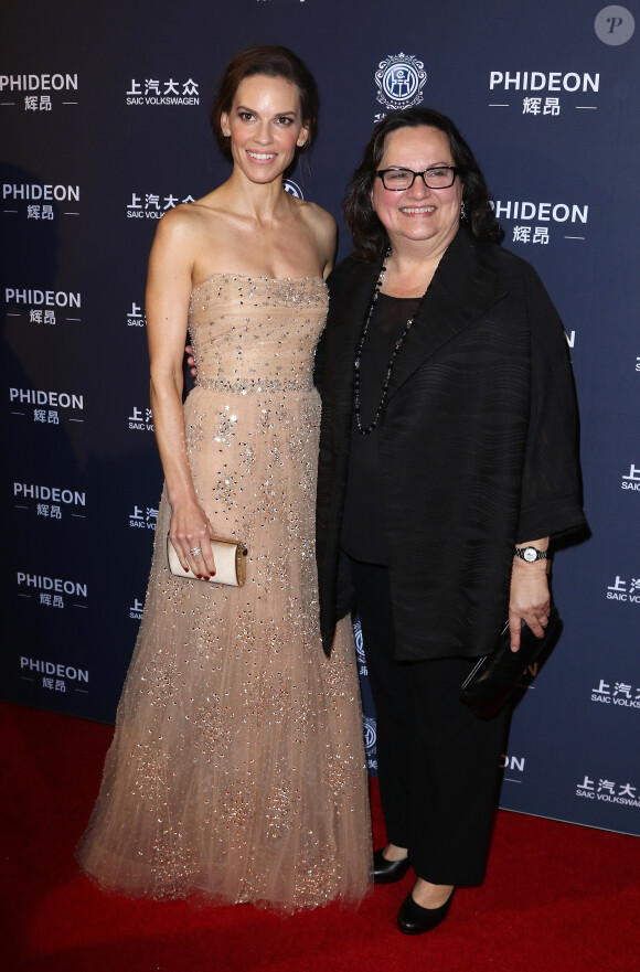 Hilary Swank et Judy Kay lors des 21e Huading Global Film Awards à The ACE Theater, Los Angeles, le 15 décembre 2016.