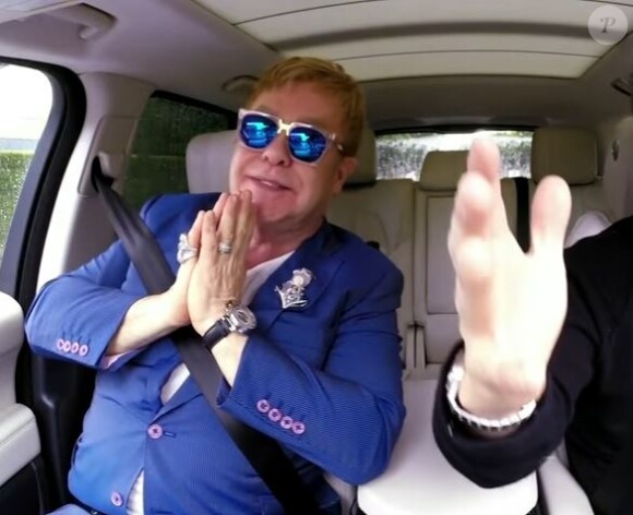 Elton John dans le Carpool Karoké de James Corden, chante All i want for Christmas is you. Décembre 2016