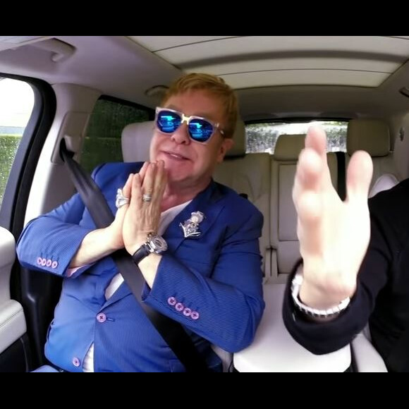 Elton John dans le Carpool Karoké de James Corden, chante All i want for Christmas is you. Décembre 2016