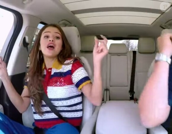 Selena Gomez dans le Carpool Karoké de James Corden, chante All i want for Christmas is you. Décembre 2016