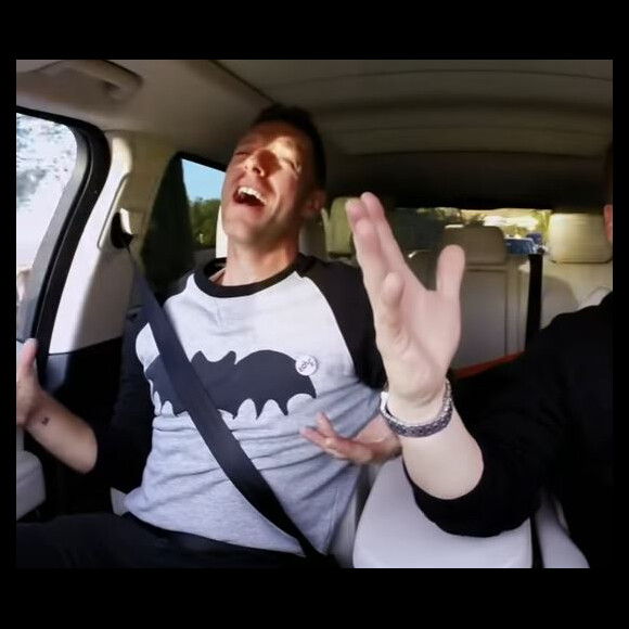 Chris Martin dans le Carpool Karoké de James Corden, chante All i want for Christmas is you. Décembre 2016