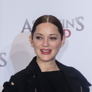 Marion Cotillard enceinte - Photocall du film "Assassin's creed" à Berlin en Allemagne le 1er décembre 2016.