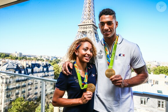 Estelle Mossely et son compagnon Tony Yoka - Conférence de presse et photocall avec les athlètes français de retour des Jeux Olympiques de Rio à l'hôtel Pullman face a la Tour Eiffel à Paris le 23 août 2016.