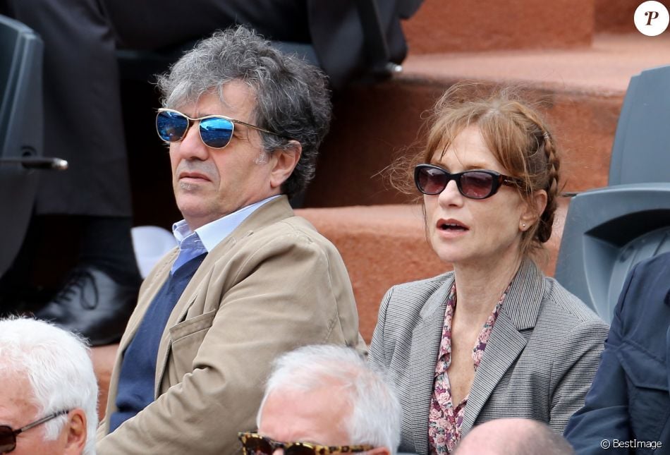 Isabelle Benhadj Compagnon Zette Et Son Mari Isabelle Huppert et son mari à Roland Garros en juin 2012. - Purepeople