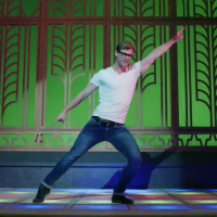 Chris Hemsworth danse en mode disco... et c'est très drôle