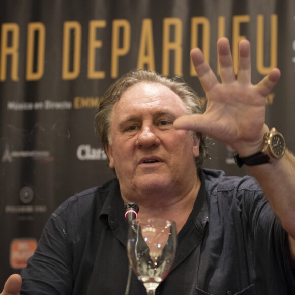 Gérard Depardieu donne une conférence de presse à l'hôtel Panamericano Buenos Aires à propos de ses spectacles au théatre Colon le 16 décembre 2016.