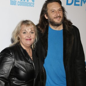 No WValérie Damidot et son compagnon Regis lors de l'avant-première du film "Demain tout commence" au Grand Rex à Paris le 28 novembre 2016.