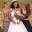  La Miss Guyane  Alicia Aylies , est élue Miss France 2017   - Concours Miss France 2017. Sur TF1, le 17 décembre 2016.  