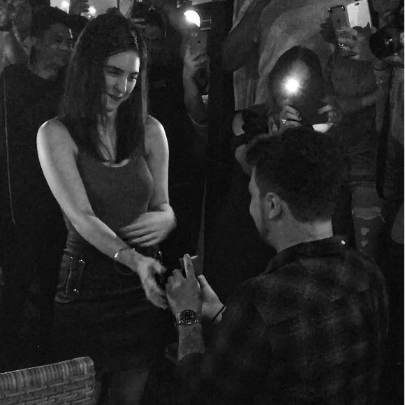 Billy Crawford a demandé la main de sa chérie Coleen Garcia, aux Philippines, le 20 décembre 2016.