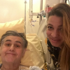 Pierre Ménès pose avec sa compagne Mélissa sur Facebook le 20 décembre 2016.