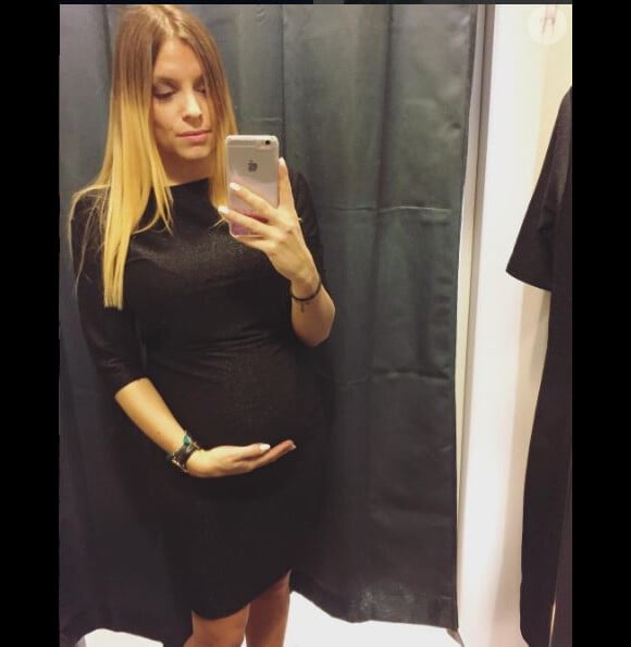 Alexia Mori enceinte et sexy en petite robe, décembre 2016