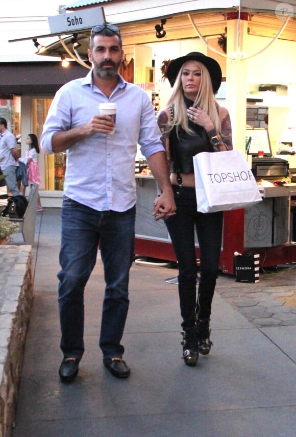 Jenna Jameson se promène avec son petit ami dans le centre commercial de " The Grove " à Los Angeles, le 7 mars 2015