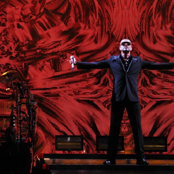 George Michael en concert à l'Opéra Garnier à Paris avec le spectacle de sa tournée Symphonica, au profit du Sidaction, le 9 septembre 2012. Le chanteur anglais est mort à 53 ans le 25 décembre 2016.