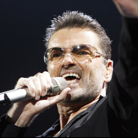 George Michael en concert à Paris Bercy en octobre 2006. Le chanteur anglais est mort à 53 ans le 25 décembre 2016.