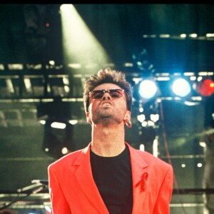 George Michael en 1992 lors d'un concert hommage à Freddie Mercury au profit de la lutte contre le sida. Le chanteur anglais est mort à 53 ans le 25 décembre 2016.