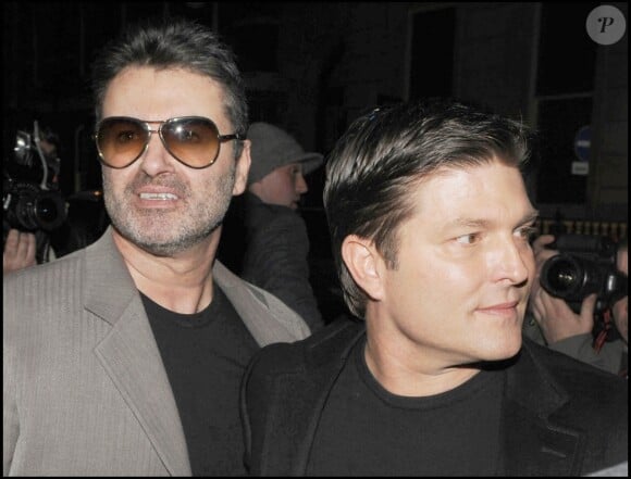 George Michael et Kenny Goss à Londres, le 23 avril 2008.