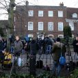 Hommage à George Michael devant sa maison du nord de Londres, le 26 décembre 2016 après l'annonce de sa mort à l'âge de 53 ans dans la nuit. Des fleurs, des bougies et des messages sont déposés.