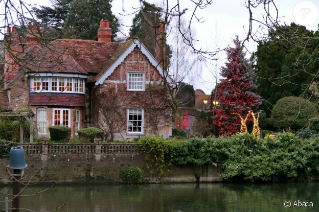 La propriété de George Michael à Goring dans l'Oxfordshire, encore décorée pour Noël, le 26 décembre 2016.