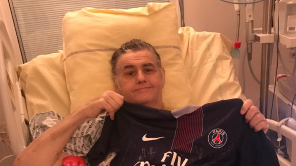 Pierre Ménès "très touché" sur son lit d'hôpital : Il reçoit un beau cadeau